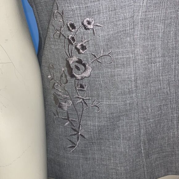 Vintage boss lady gray embroidered boxy top. 8P - Picture 2 of 8